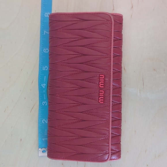 Miu Miu Red Quilted Leather Wallet - Picture 8 of 12